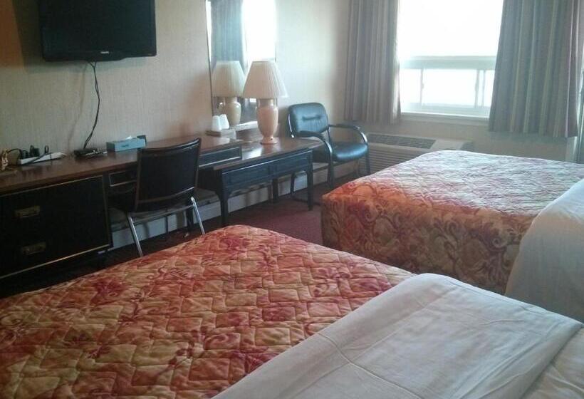 带2个双人床的标准工作室, Port Motel