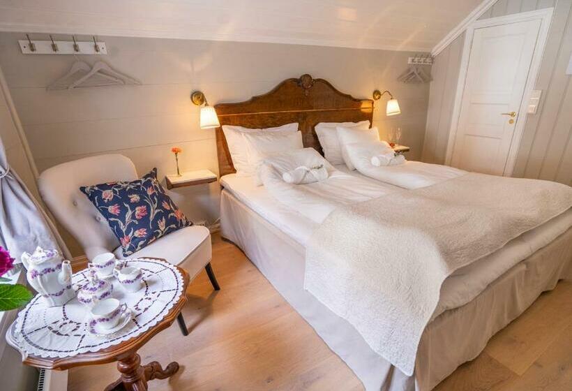 デラックスルーム, Husum