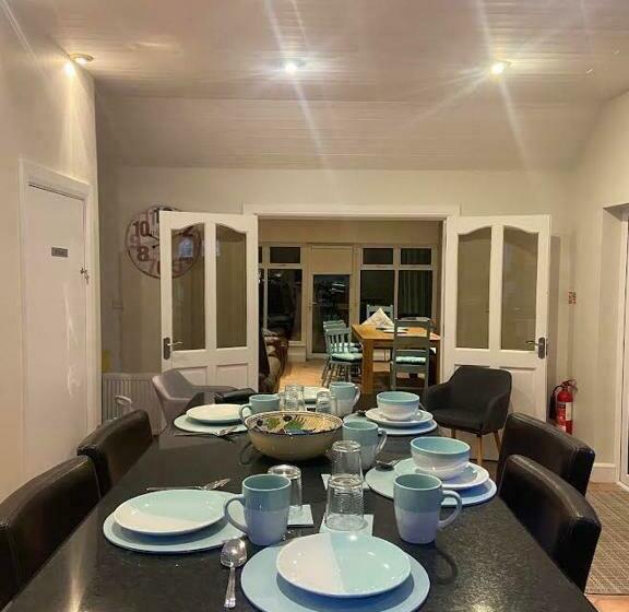 اتاق لوکس, Seaclusion Barna