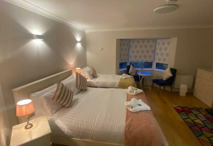 اتاق استاندارد سه تخته با چشمانداز, Seaclusion Barna