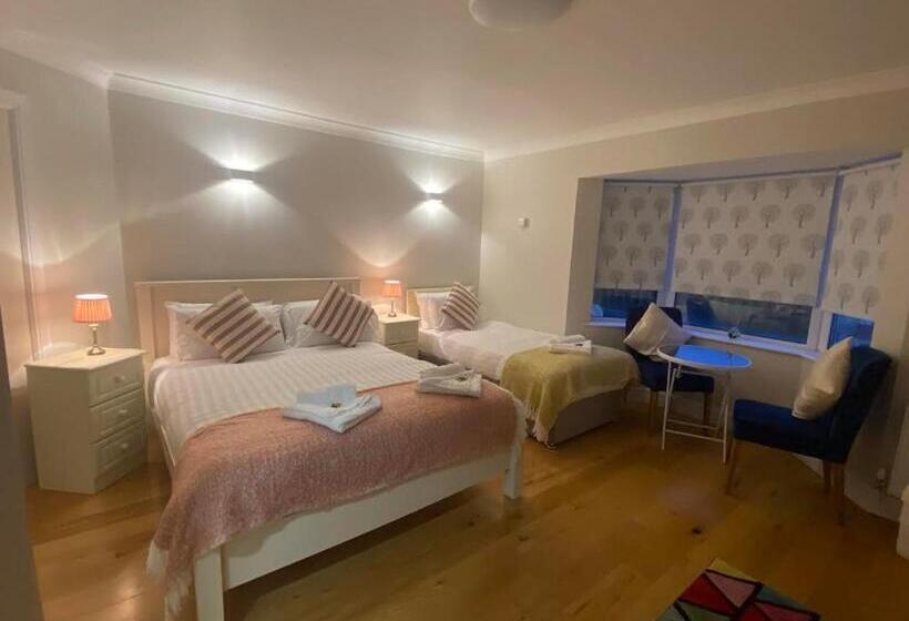 اتاق استاندارد سه تخته با چشمانداز, Seaclusion Barna