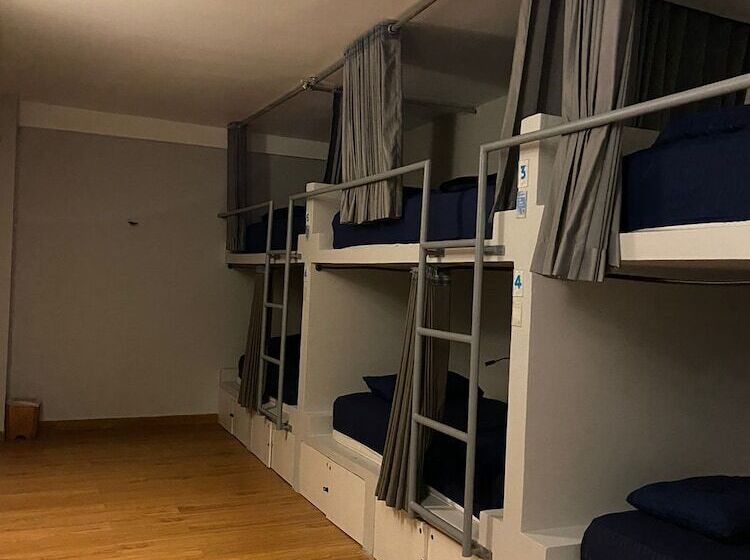 מיטה בחדר משותף, Dreamer Beach Club