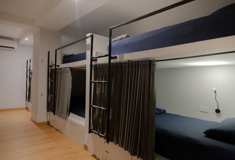 ルームシェアのワンベッド, Dreamer Beach Club