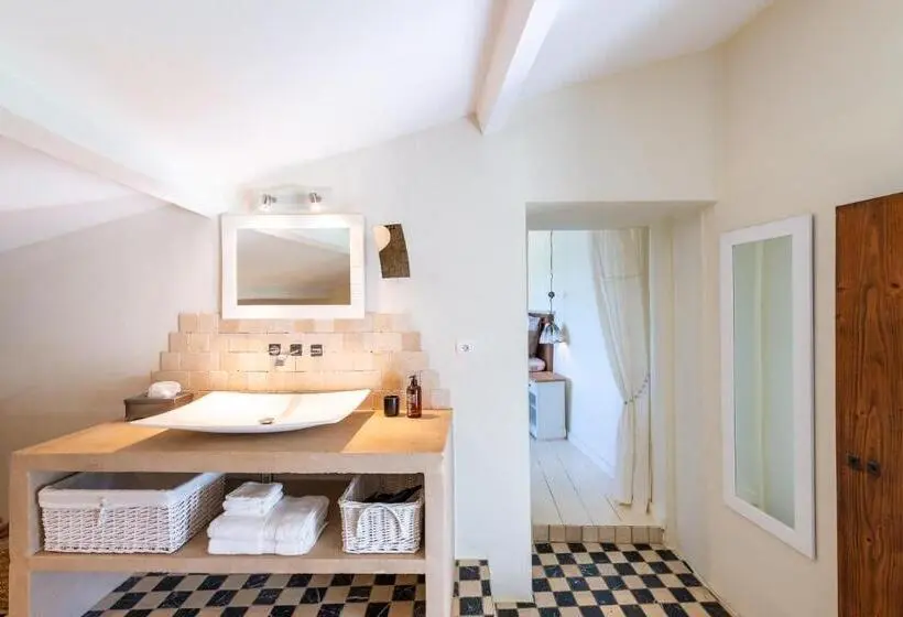 デラックスルーム, Maison D Hôtes Les Caroubiers