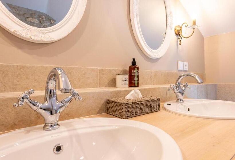 标准间带游泳池, Maison D Hôtes Les Caroubiers