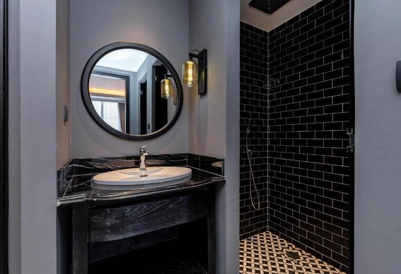 اتاق لوکس با بالکن, Kim Minh Boutique