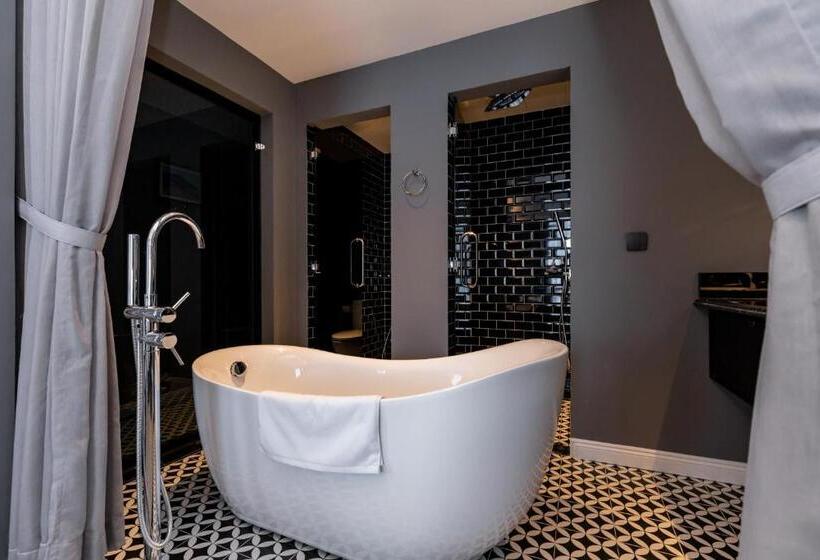 سوییت با چشمانداز کوه, Kim Minh Boutique