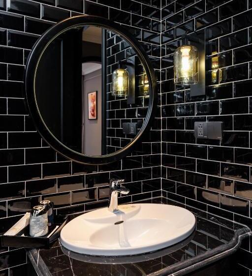 اتاق خانوادگی با چشمانداز کوه, Kim Minh Boutique