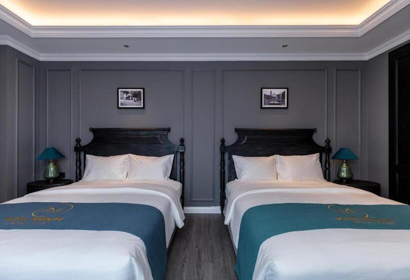 اتاق خانوادگی با چشمانداز کوه, Kim Minh Boutique