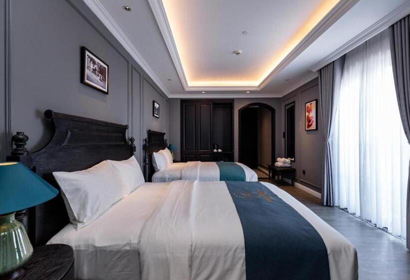 اتاق خانوادگی با چشمانداز کوه, Kim Minh Boutique