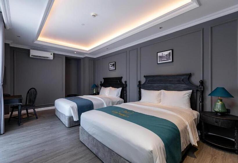 اتاق خانوادگی با چشمانداز کوه, Kim Minh Boutique