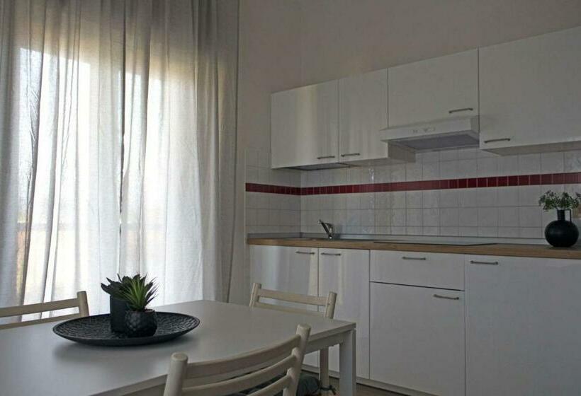 شقة غرفة واحدة, Pietrasantamare