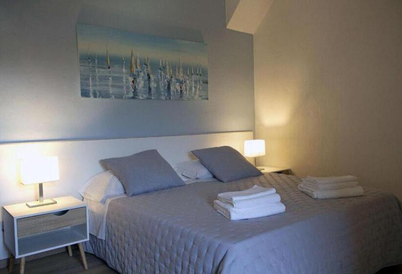 شقة غرفة واحدة, Pietrasantamare