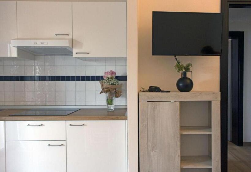 شقة غرفة واحدة, Pietrasantamare