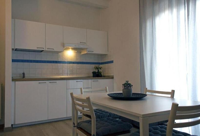 شقة غرفة واحدة, Pietrasantamare