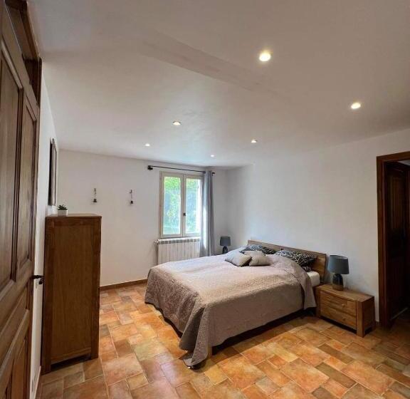 חדר סטנדרט לארבעה, Comorebi Provence