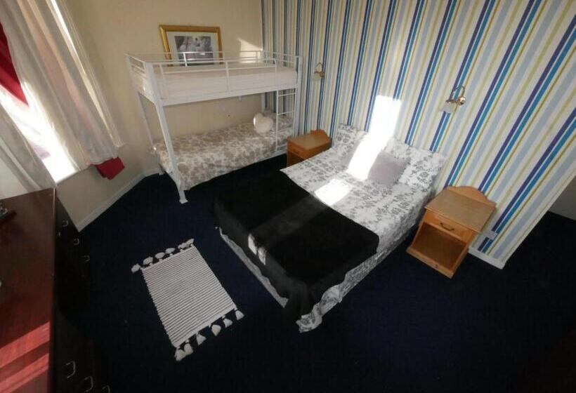 디럭스 패밀리 룸, Bourne Hall