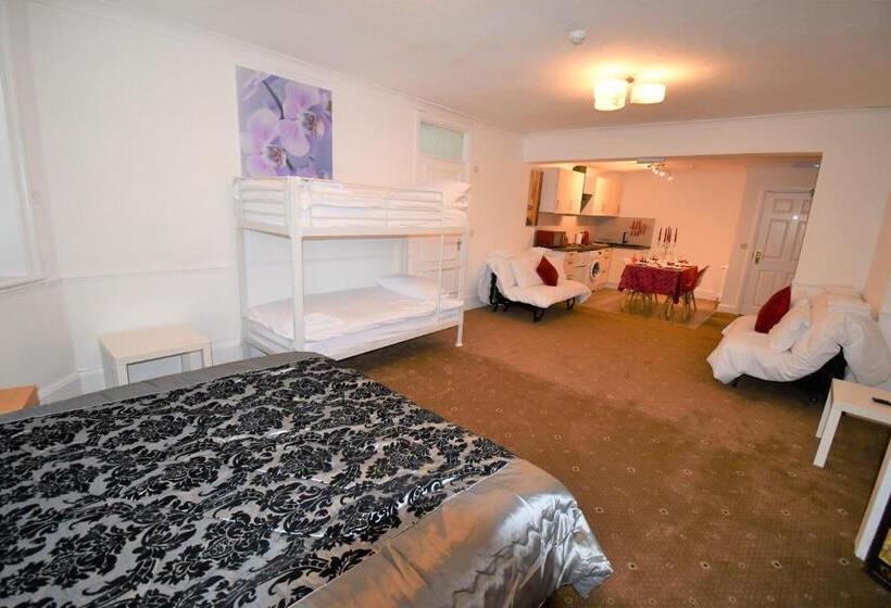 家庭工作室, Bourne Hall