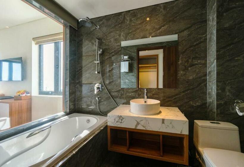 Deluxe Suite Sea View, The Tahiti Beach