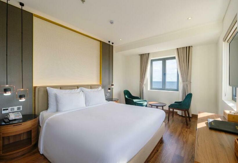 Deluxe Suite Sea View, The Tahiti Beach