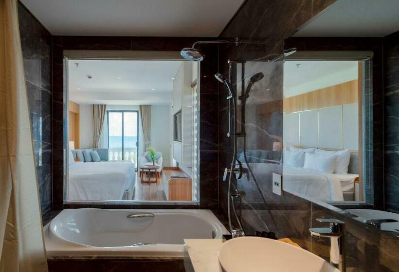 Deluxe Suite Sea View, The Tahiti Beach