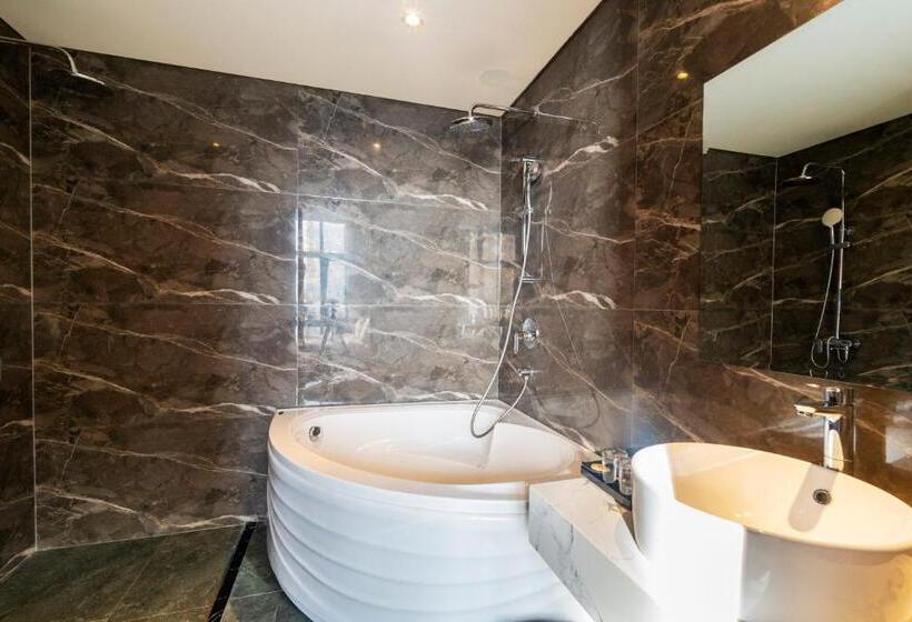 سوییت خانوادگی, The Tahiti Beach