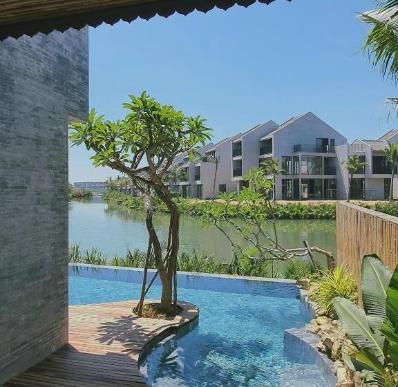 سوییت با چشمانداز استخر, Minh   Casa