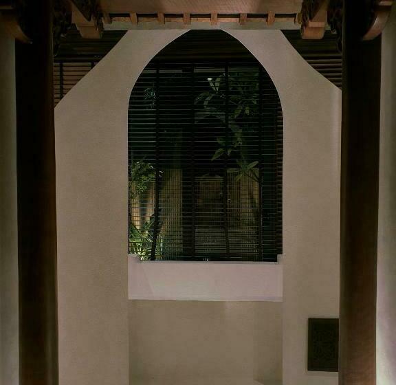 سوییت با چشم‌انداز استخر, Minh   Casa
