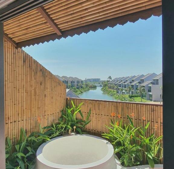 سوئیت با چشمانداز رودخانه, Minh   Casa