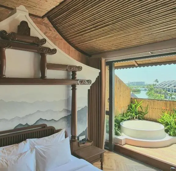 سوئیت با چشم‌انداز رودخانه, Minh   Casa