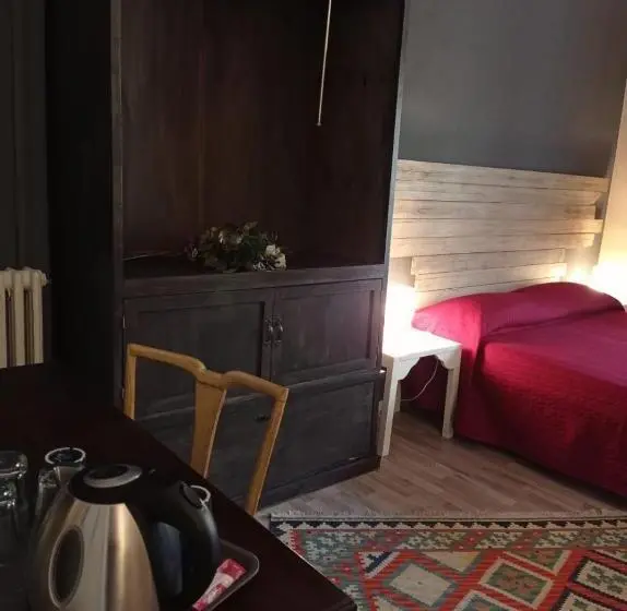 اتاق لوکس چهار تخته, 384 Guesthouse Rooms & Suite Enna