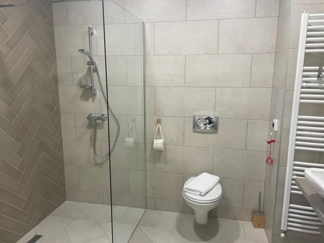 חדר סטנדרט, Wbr. Vendégház