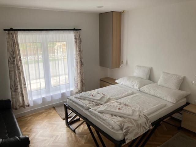 Номер Стандарт, Wbr. Vendégház