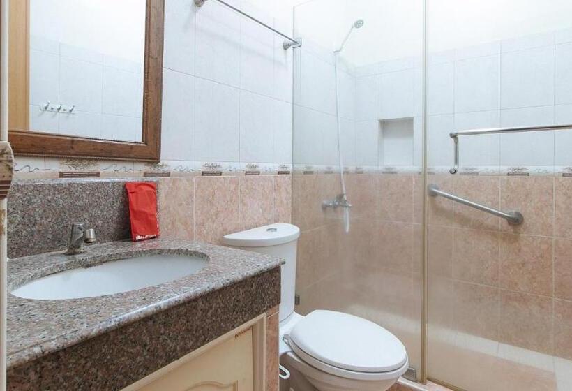 חדר סטנדרט לארבעה, Reddoorz Premium @ Nick Hotel Gerona Tarlac