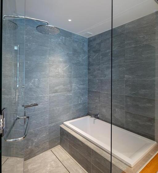 غرفة قياسية, Ao Kamakura