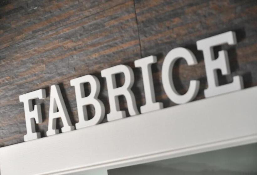 スタンダードルーム, Angelique Affittacamere