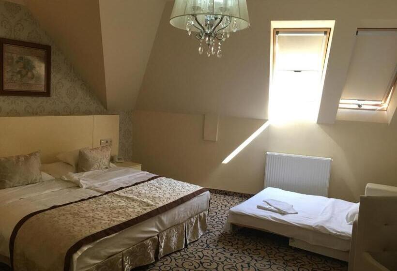 חדר משפחתי, Capitulum