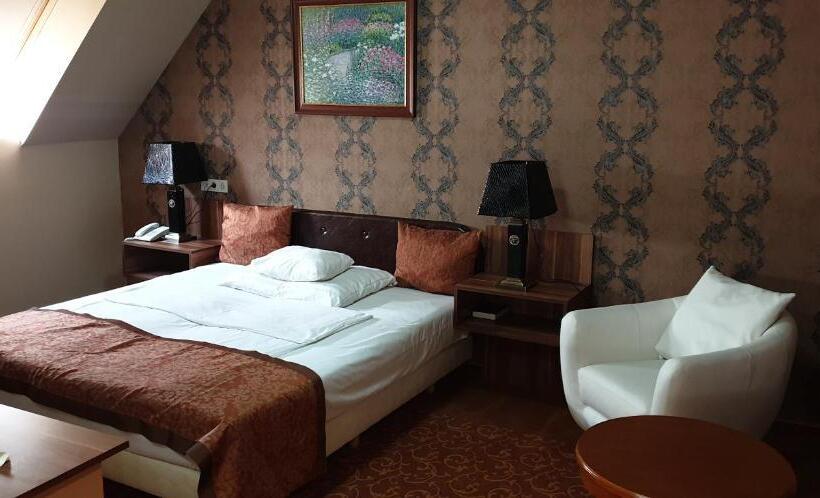 Полулюкс, Capitulum