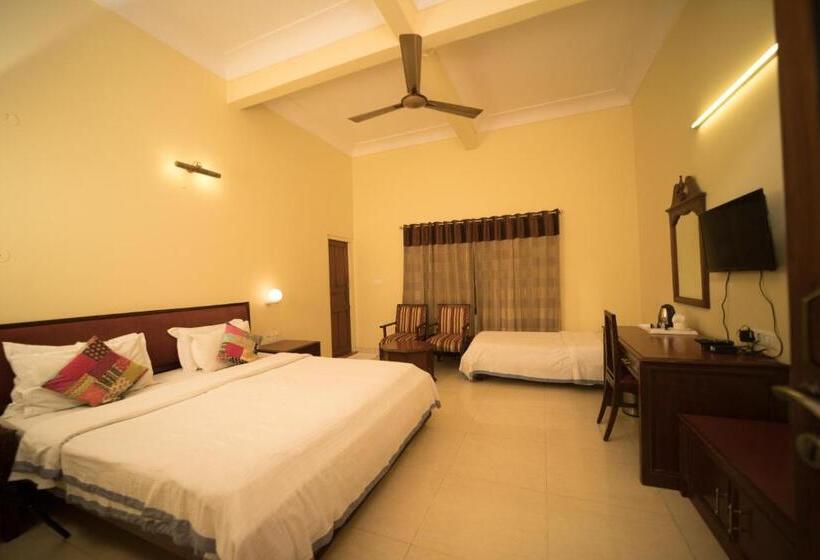 חדר דלוקס לשלושה, H R Palace