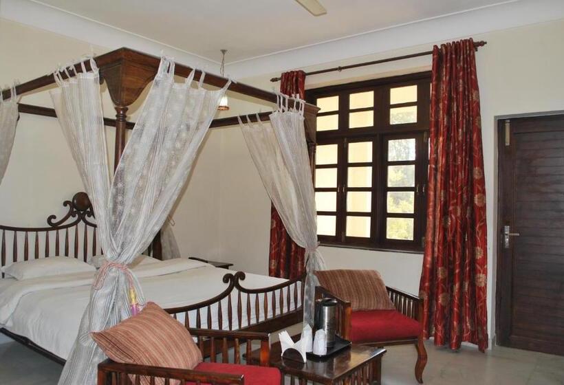 חדר דלוקס, H R Palace