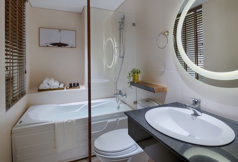 家庭套房, Silverland Min