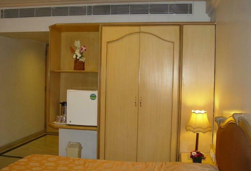 Quarto Deluxe, Supreme
