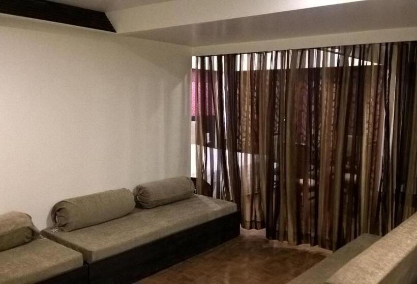 جناح عائلي, Supreme