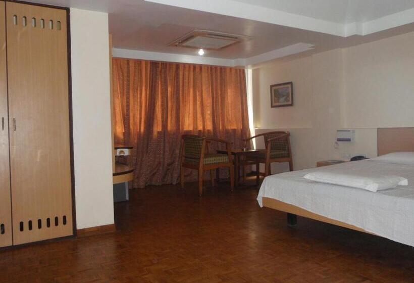 جناح عائلي, Supreme