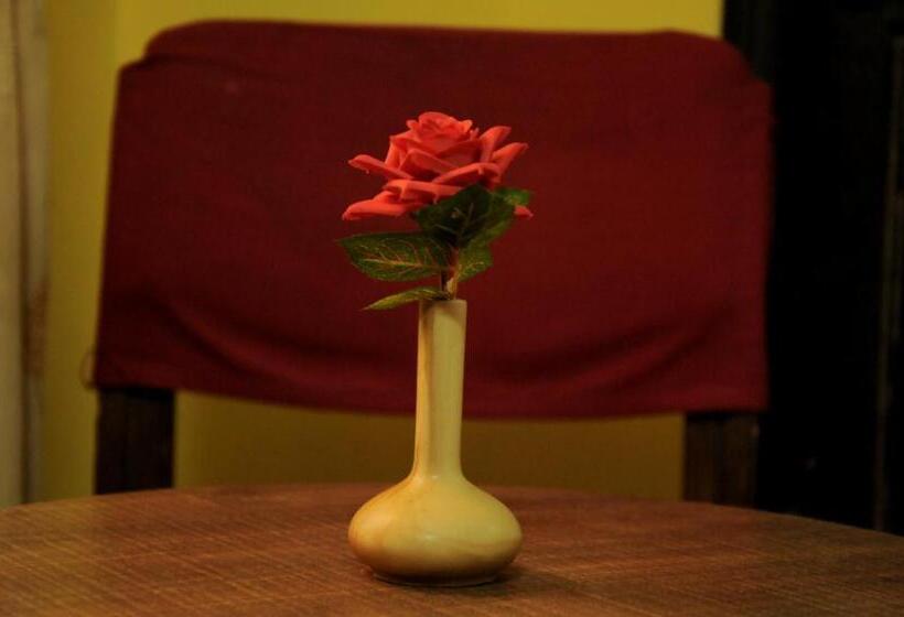 اتاق خانوادگی, Suvarna Residency