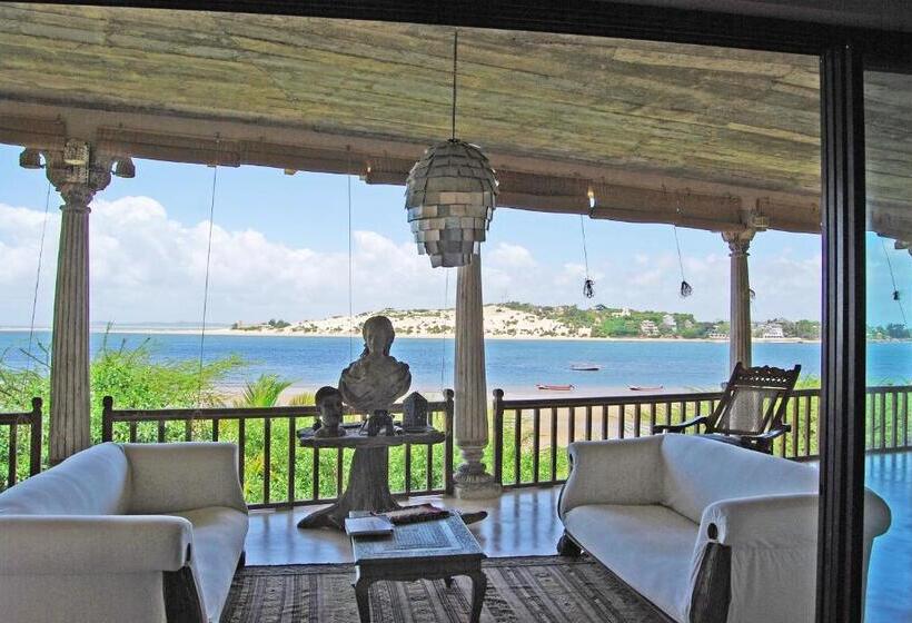 سوئیت با تخت بزرگ, The Majlis