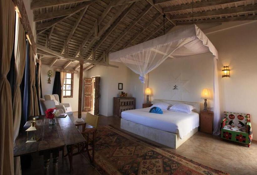 سوییت جونیور, The Majlis