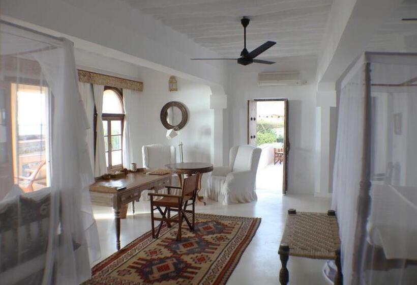 سوییت جونیور, The Majlis