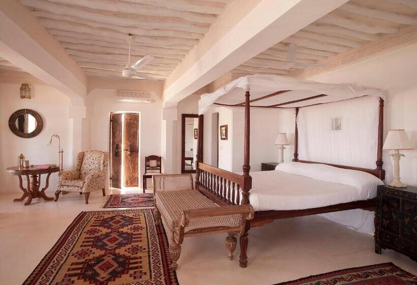 سوییت جونیور, The Majlis