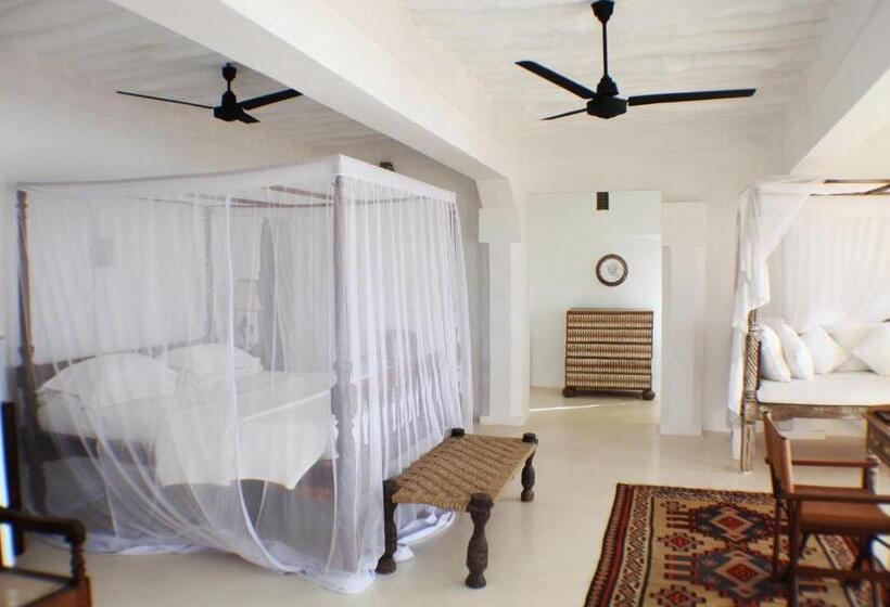 سوییت جونیور, The Majlis